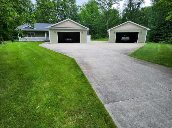 141 Hidden Hills Rd, Houghton Lake, MI 48629