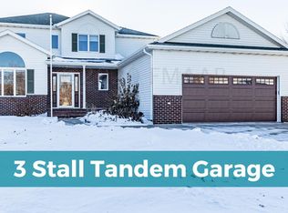 443 Clearview Ct, Moorhead, MN 56560