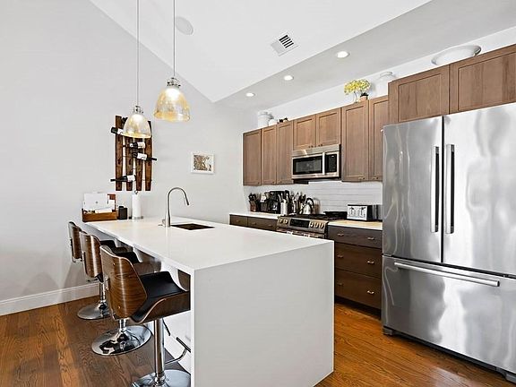 2nd image of 8 Ashland St #5