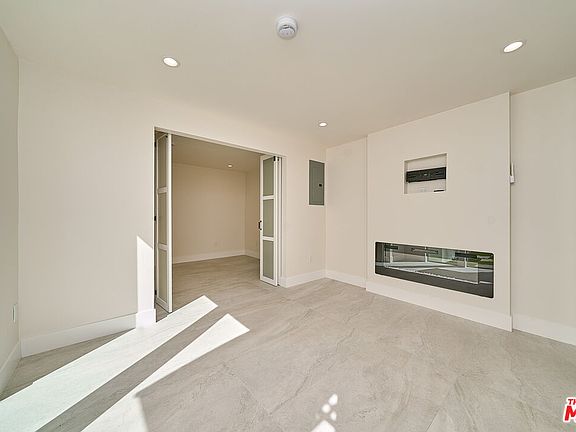 4th image of 2938 Mary St #A