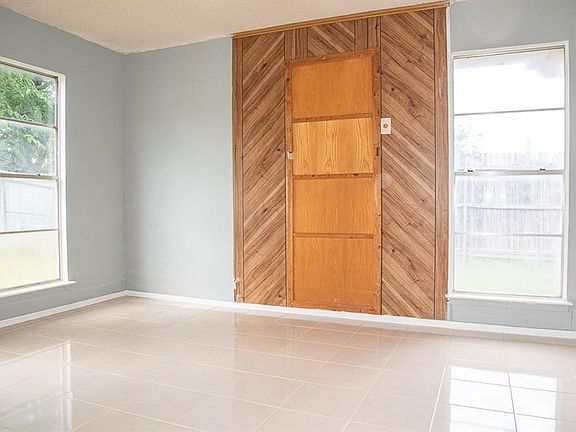 4th image of 3224 Lookout Dr