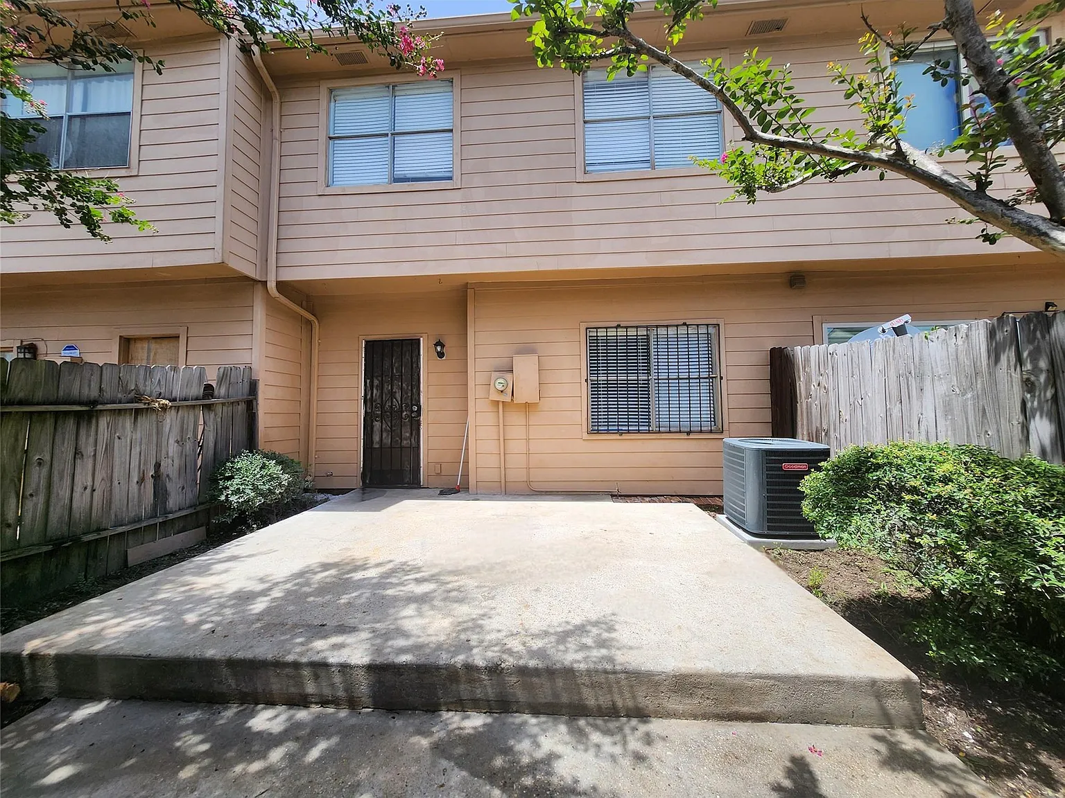 3 bed, 2.5 bath, 1452 sqft, $1,495 — Photo 1