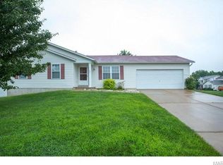 302 Grand Oaks Ct, Wentzville, MO