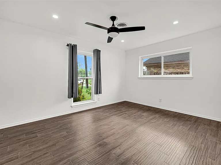 470 Beresford St — Photo 15