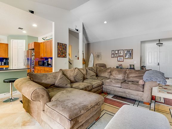 5th image of 1112 SW East Louise Cir