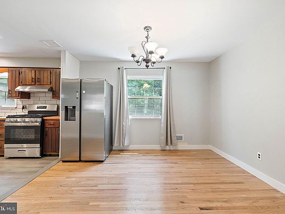 5th image of 13 Sturbridge Dr