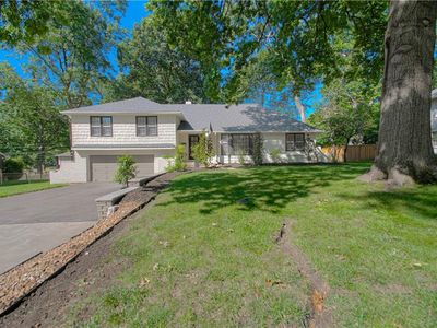8020 Juniper Dr, Prairie Village, KS, 66208