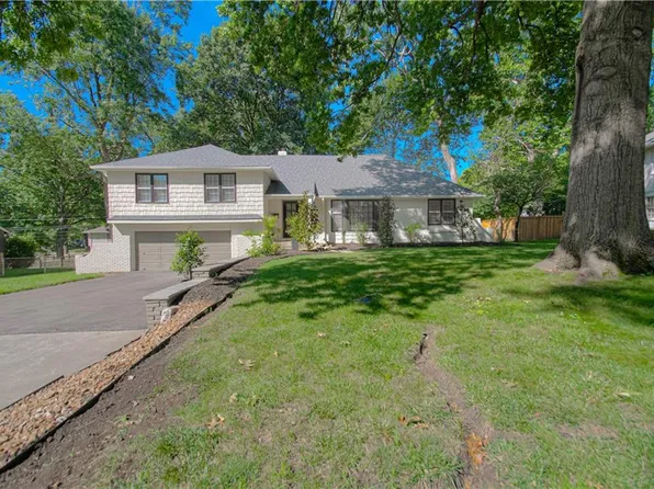 8020 Juniper Dr, Prairie Village, KS 66208
