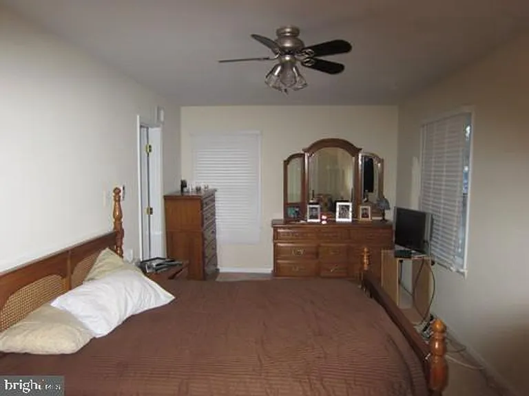 2131 Pimmit Dr — Photo 9