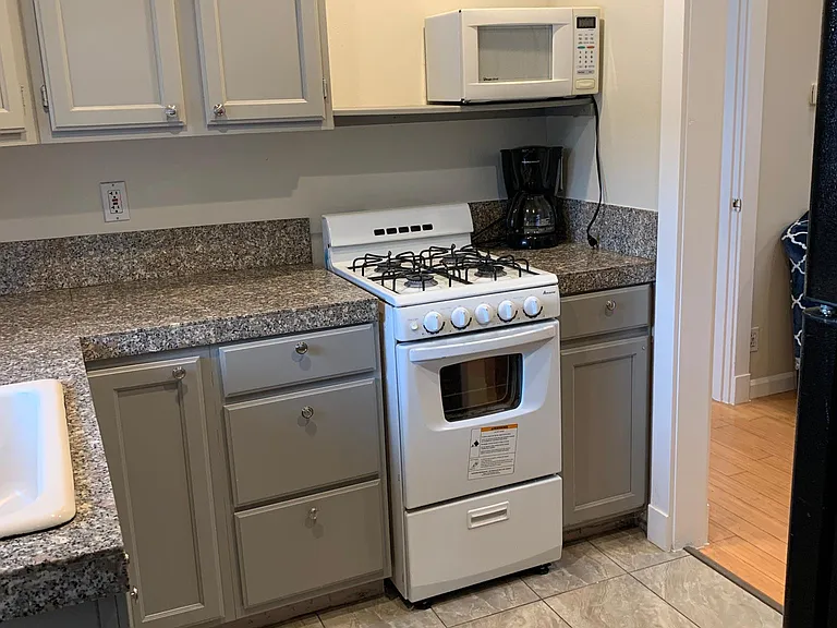 543 Forest Ave #C — Photo 4