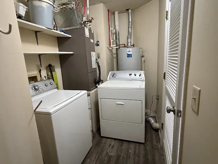 103 W Victoria Ct #F — Photo 12