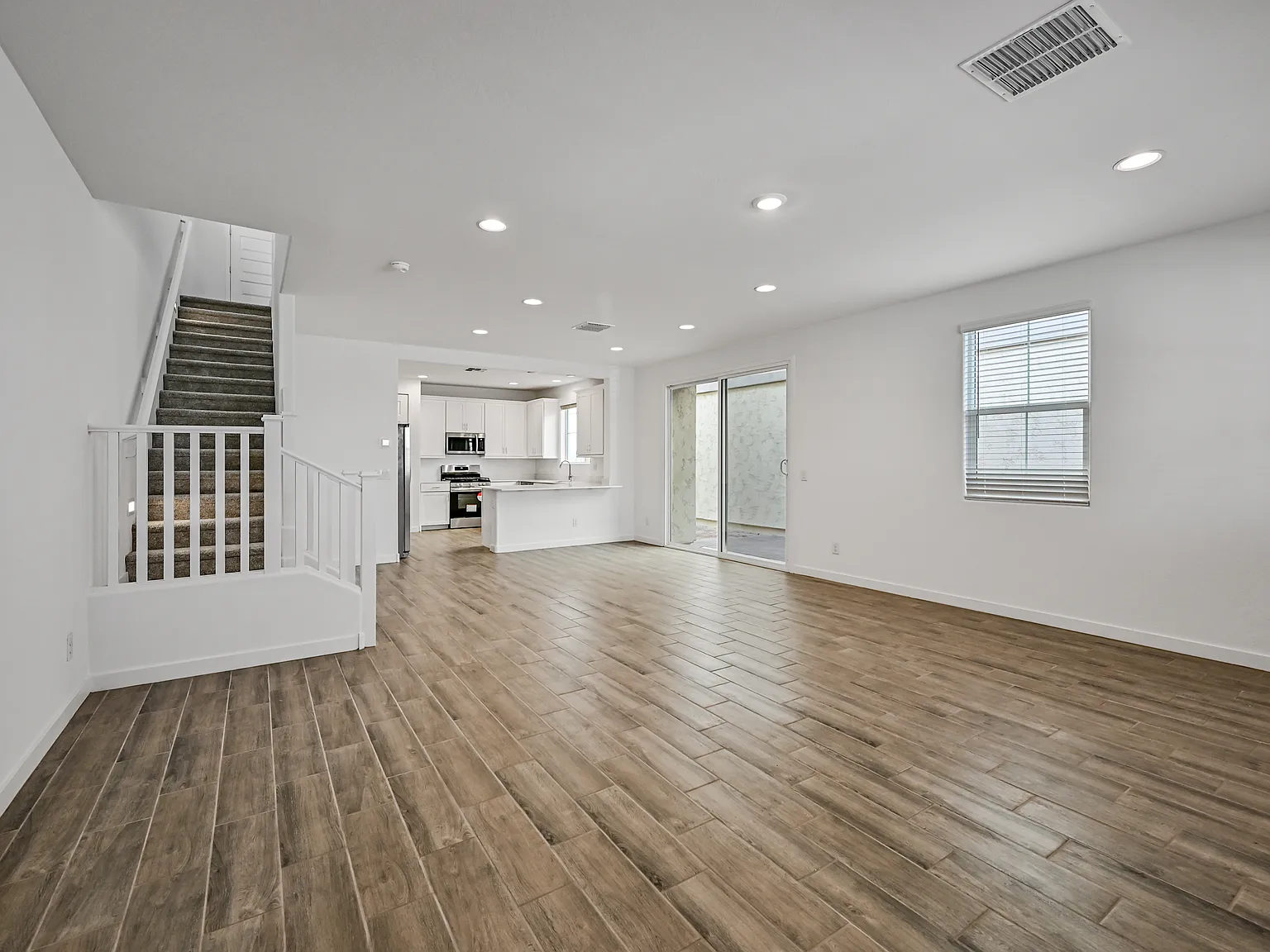 3 bed, 2.5 bath, 1742 sqft, $2,350 — Photo 3