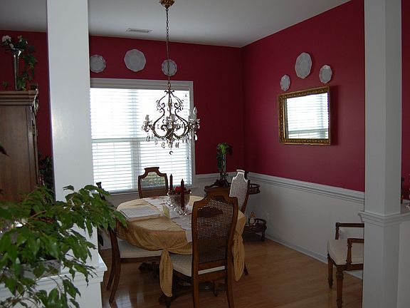 Dining Room-can be converted to bedroom