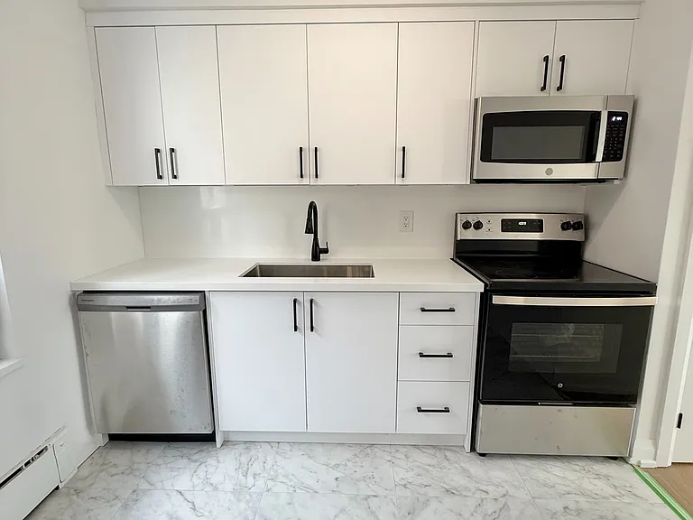 67 Lake Shore Dr #13 — Photo 1