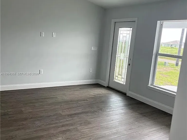 634 Royce Rd — Photo 7
