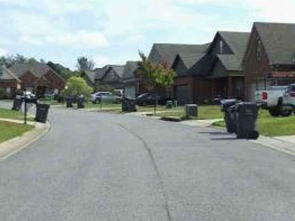Exterior Neighborhood (street photo)