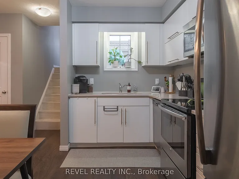 3200 Singleton Ave #16 — Photo 2