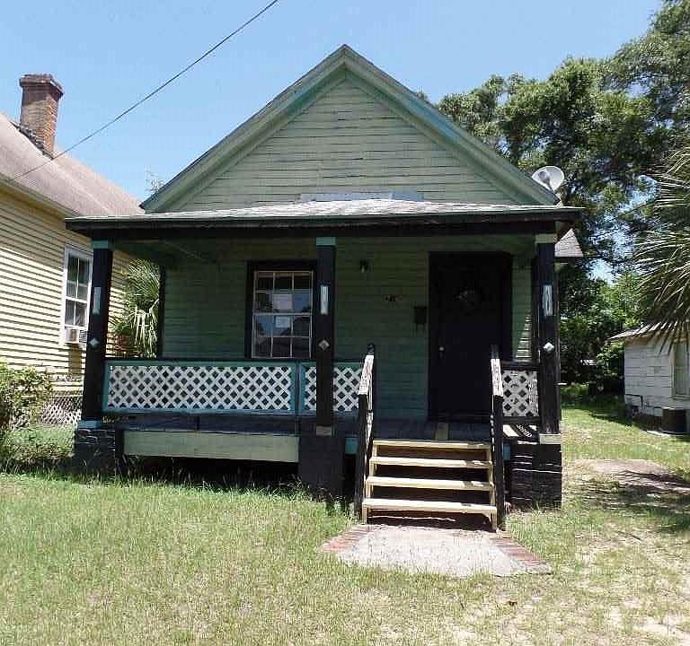 1st image of 716 W Wright St