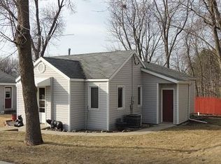 1009 E Main St, Caledonia, MN 55921