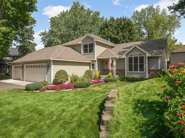 3266 Rolling Hills Dr, Eagan, MN 55121