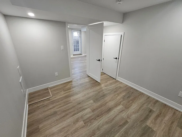 852 Aspen Ter #LOWER — Photo 8