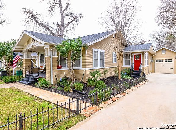 2nd image of 1019 W Agarita Ave