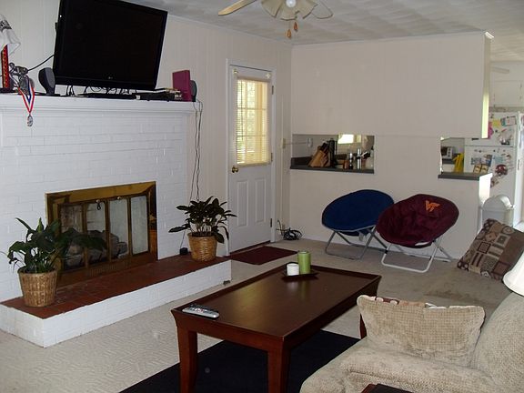 5th image of 806 Summit Dr