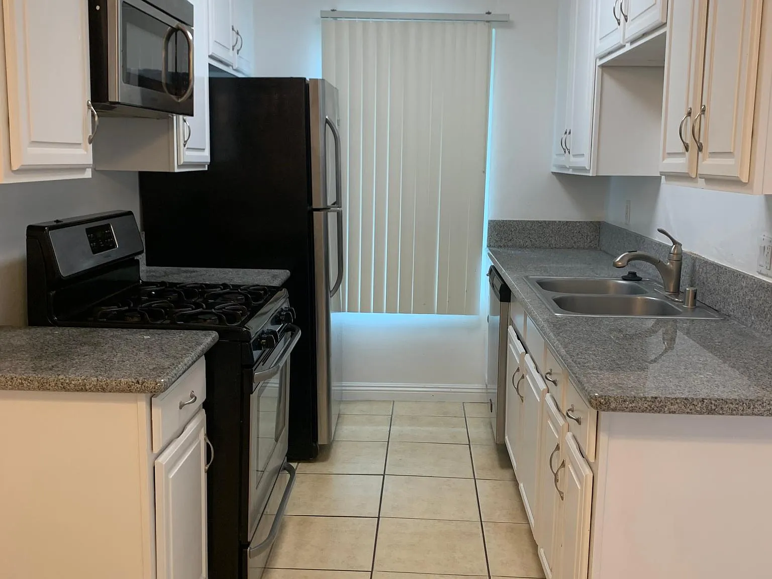 1 bed, 650 sqft, $2,198 — Photo 3