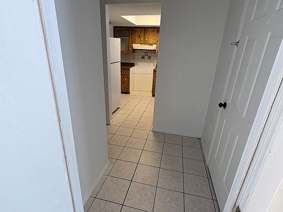 3rd image of 1443 Giles Ave #1443