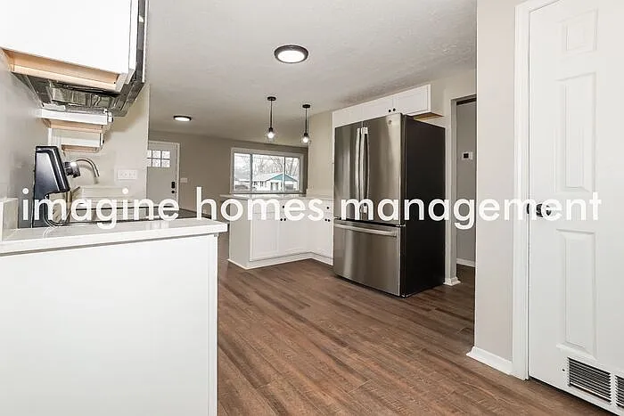 4851 Robinwood Dr — Photo 4