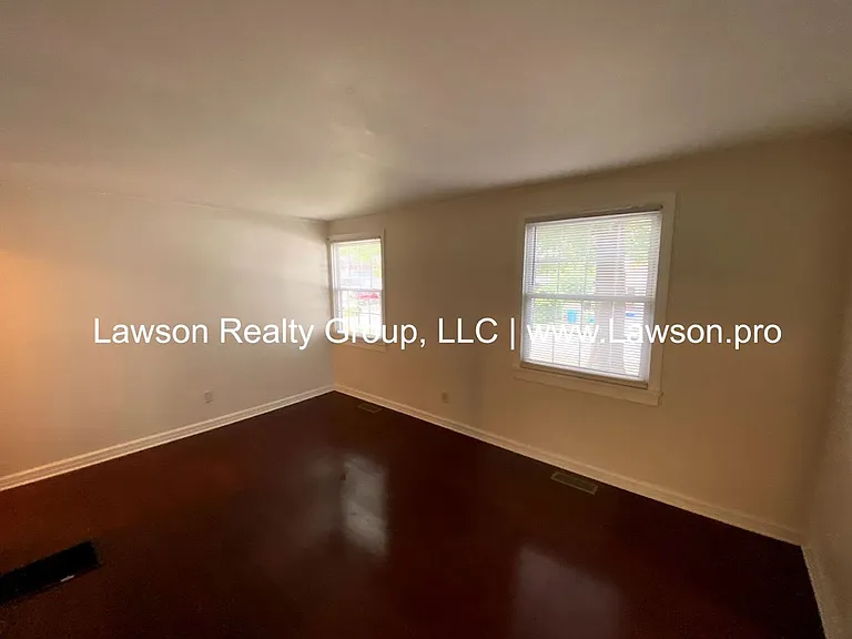 2420 Winthrop Ave SW — Photo 8