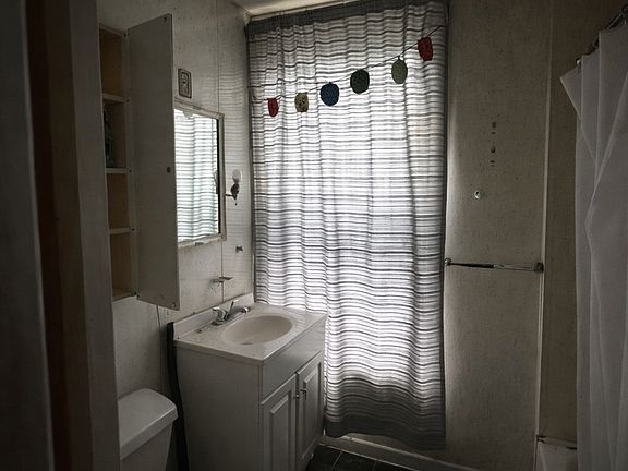 4th image of 218 S Ida St