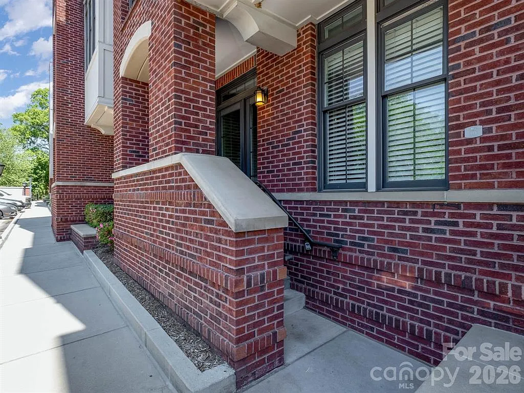 1 bed, 562 sqft, $1,750 — Photo 2