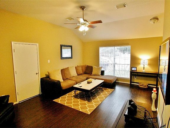 High ceiling in Foyer area