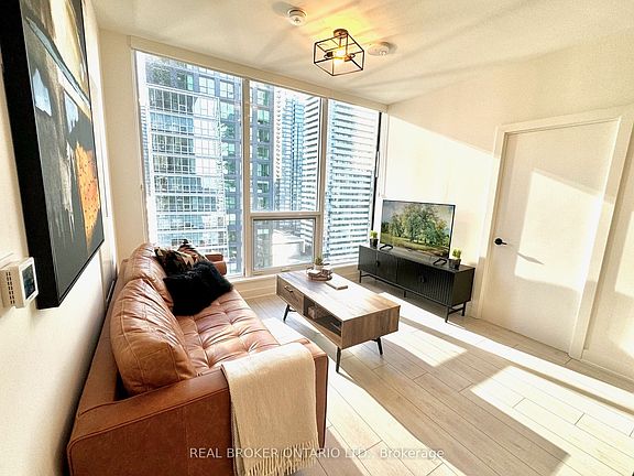 3rd image of 15 Mercer St #13