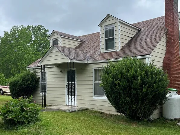 1757 Goss Rd, Bluefield, VA 24605