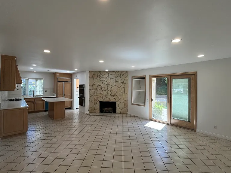6619 Neddy Ave — Photo 8