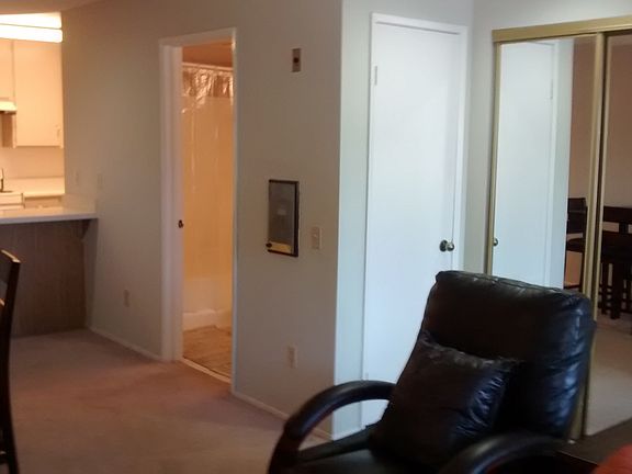 4th image of 4130 Front St #105