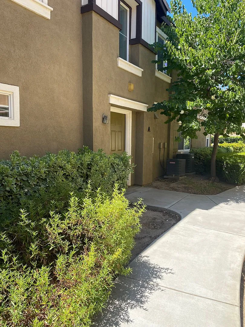 Updated Spacious 2 Bedroom 2 Bath Condo Community with Pool — Photo 2