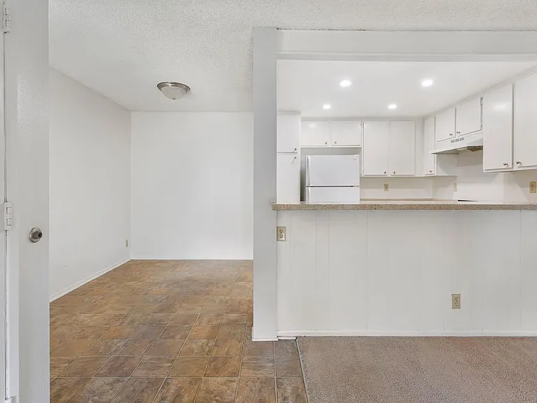 1130 E Alosta Ave — Photo 12