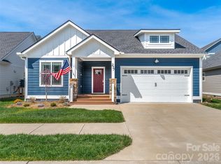 237 Leyland Cir, Hendersonville, NC 28792