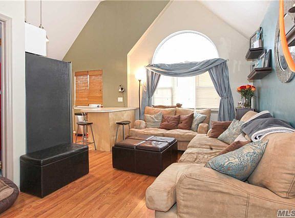 3rd image of 159 Woodycrest Dr