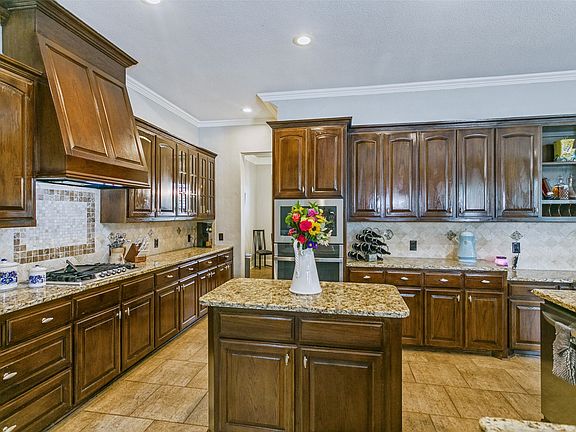 4th image of 102 Stonehaven Ct