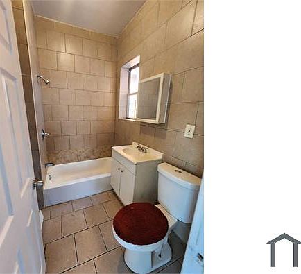3rd image of 907 Avenue St