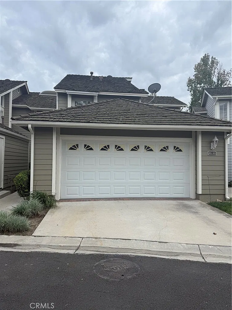 3 bed, 2.5 bath, 2090 sqft, $5,900 — Photo 1