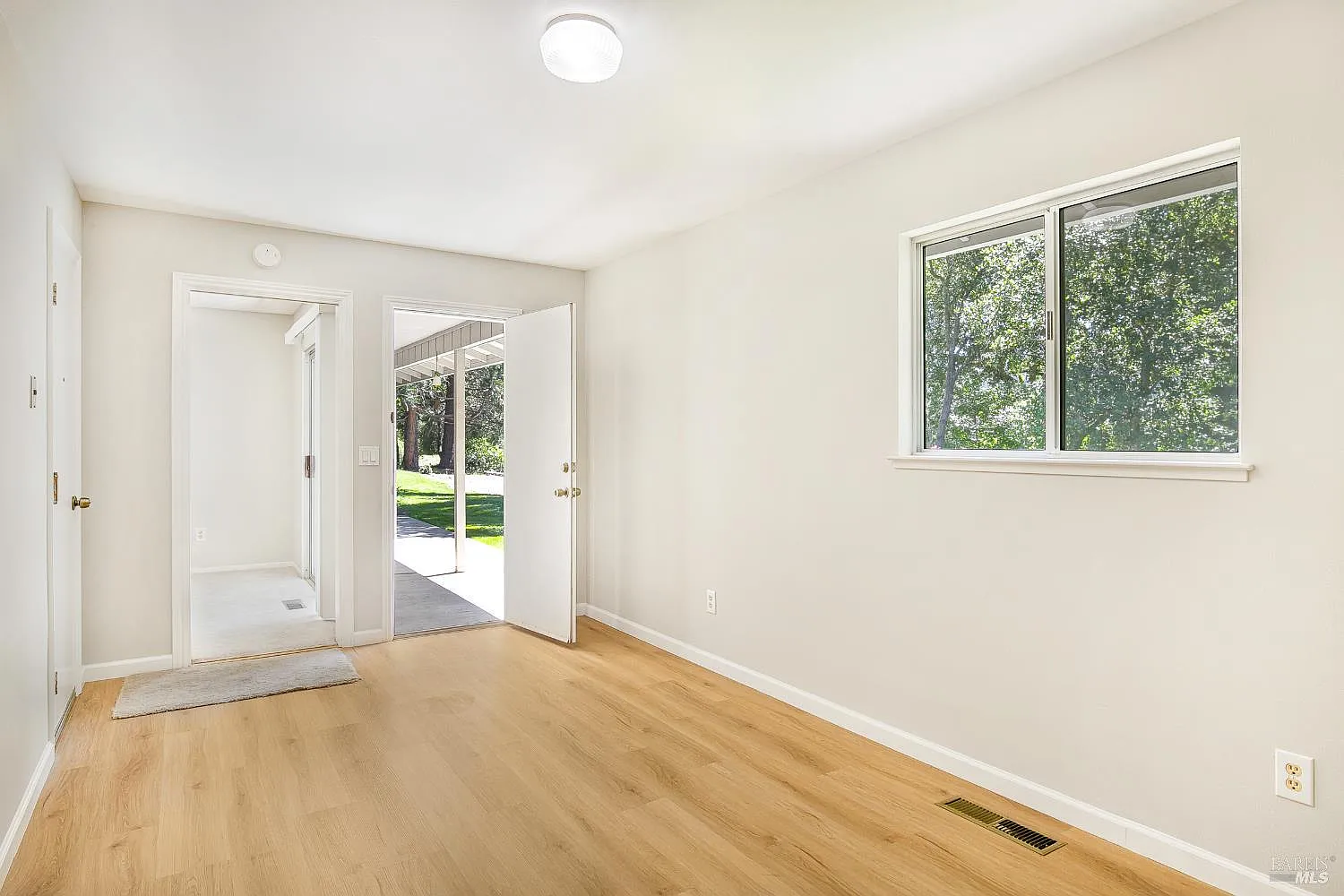6487 Meadowridge Court - Photo 12