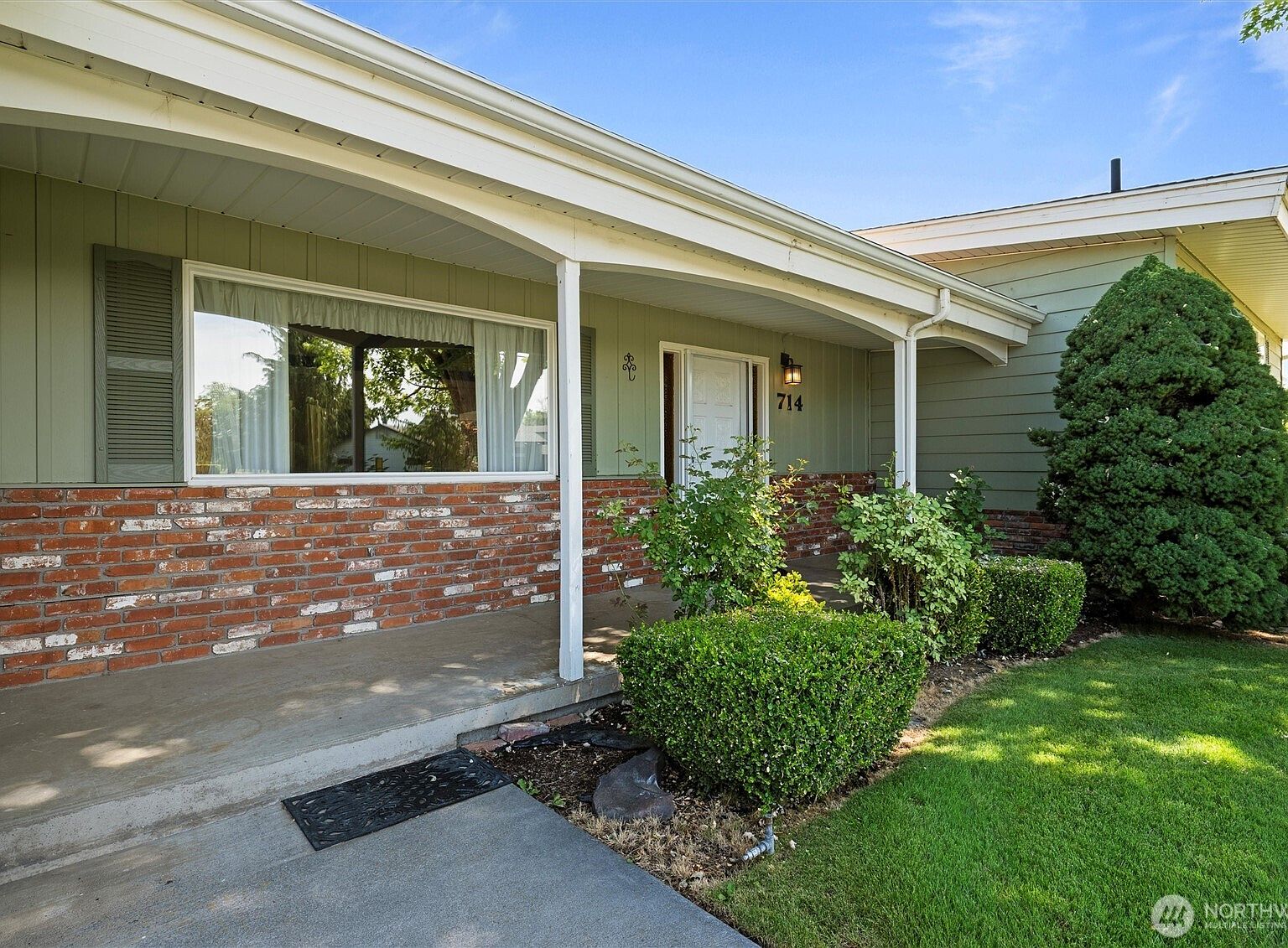 714 Canterbury Road NW