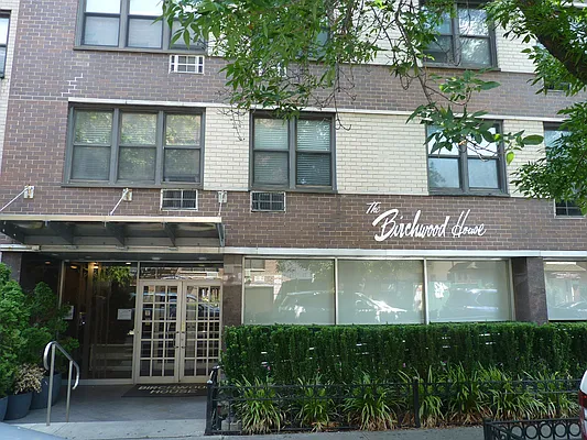 Rented by R New York | media 2