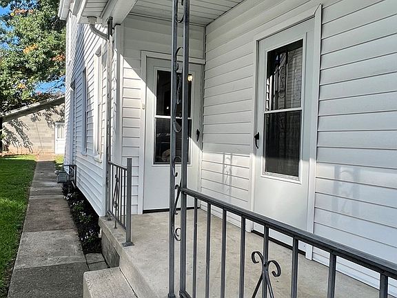 4th image of 1901 Summit St