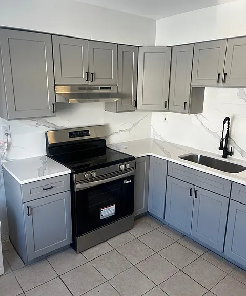 126 Presidential Dr — Photo 1